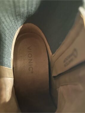 Vionic Women's Tan Ankle Boots
